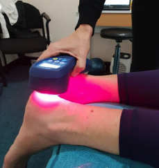 Dr Linda Schiller reduces pain from foot with laser therapy